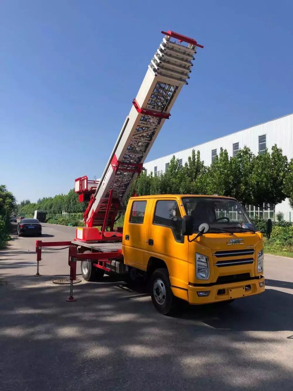 响水县附近的云梯车出租服务：轻松解决高空作业需求