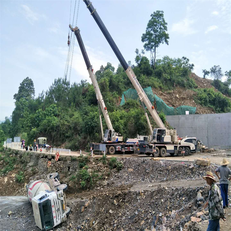 响水县汽车掉沟里叫吊车救援要多少钱